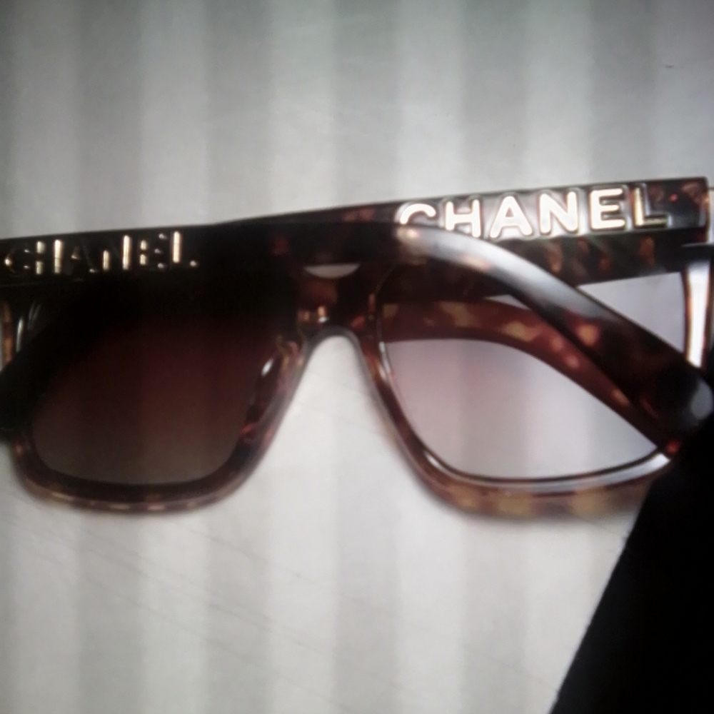CHANEL Tortoiseshell Brown Gradient Square Sungla… - image 2